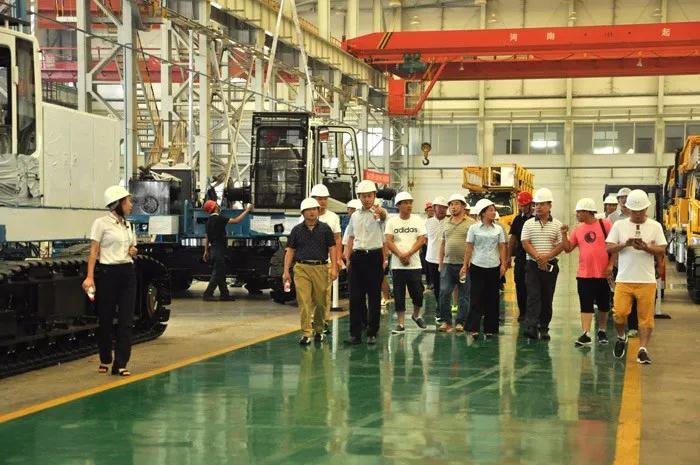 批量交车！华南区域旋挖钻战略客户一行到访幸运彩重装