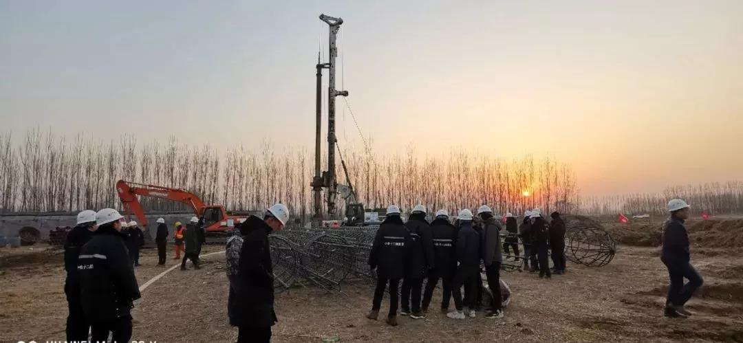 幸运彩旋挖打下雄安站第一桩